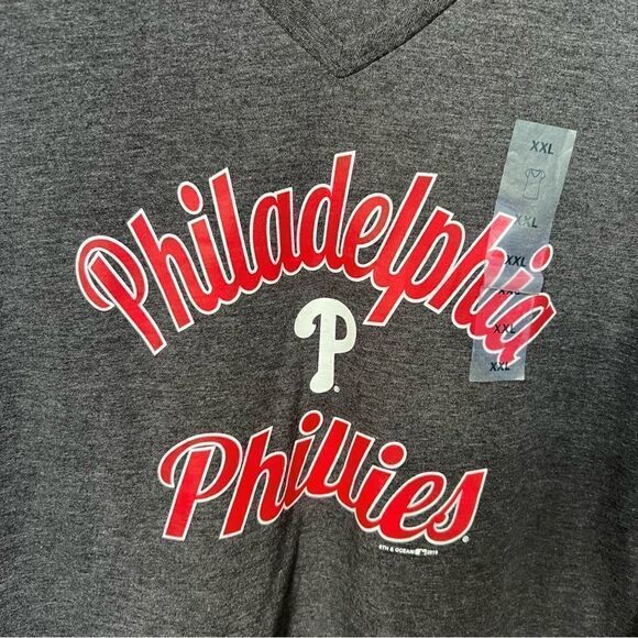 NWT MLB Genuine Merchandise Philadelphia Phillies V-Neck T-Shirt Heather Grey - Picture 4 of 5